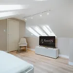 Rentes16 Apartment *