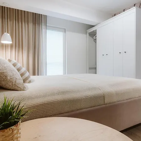 Rentes16 Apartment *