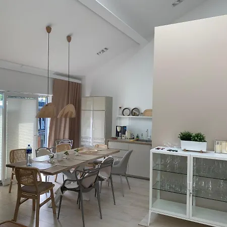 Rentes16 Apartment *