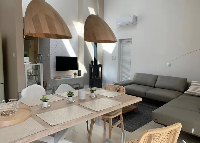 Rentes16 דירה שצ'צ'ירק